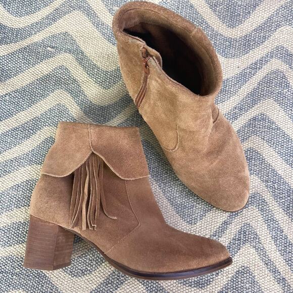 Matisse Paulson Neutral Suede Leather Boots Size 9 Fringe Foldover Zip Tan Ankle - Picture 1 of 12